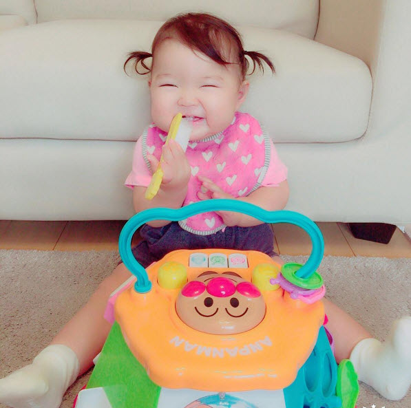 Cô bé quot;vừa ngủ, vừa ănquot; khiến nhiều người quot;thèm con gáiquot; - 9