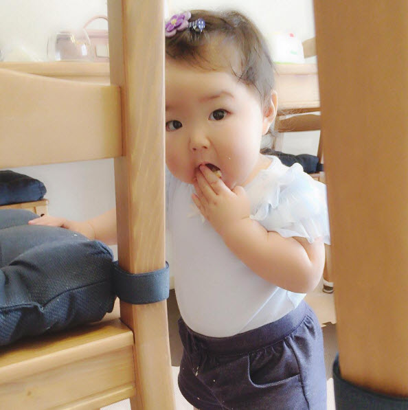 Cô bé quot;vừa ngủ, vừa ănquot; khiến nhiều người quot;thèm con gáiquot; - 10