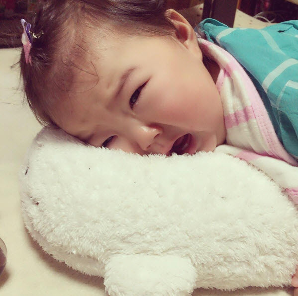 Cô bé quot;vừa ngủ, vừa ănquot; khiến nhiều người quot;thèm con gáiquot; - 12