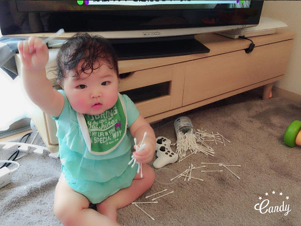 Cô bé quot;vừa ngủ, vừa ănquot; khiến nhiều người quot;thèm con gáiquot; - 13