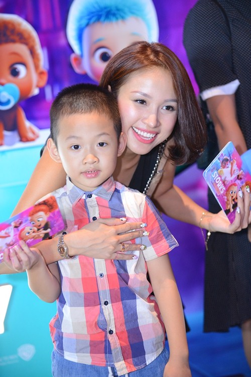 quot;Bà mẹ 2 conquot; Hương Giang thon gọn và quyến rũ như thiếu nữ - 5