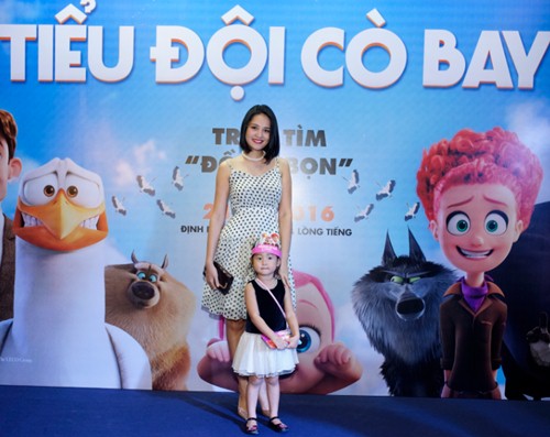 quot;Bà mẹ 2 conquot; Hương Giang thon gọn và quyến rũ như thiếu nữ - 1