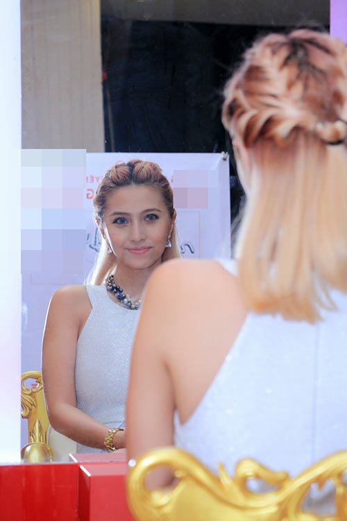 Việt My thích thú khi trở lại thế giới tuổi thơ - 2