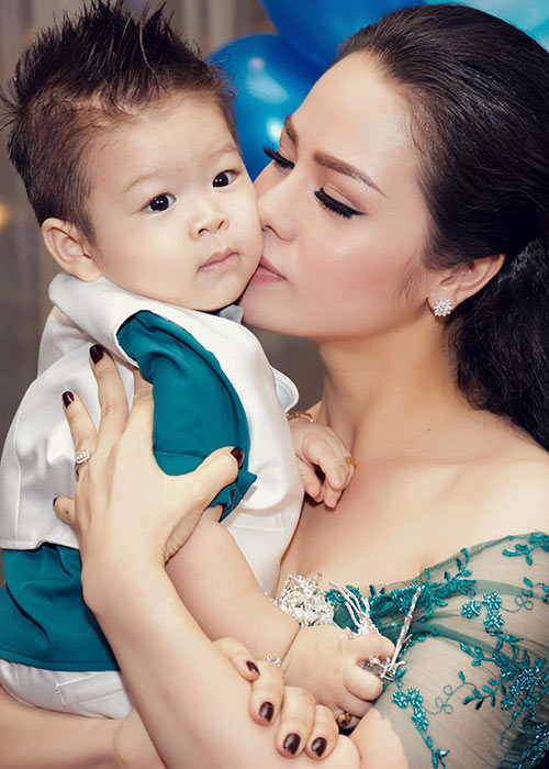 Nhật Kim Anh tổ chức tiệc thôi nôi hoành tráng cho con trai đầu lòng - 2