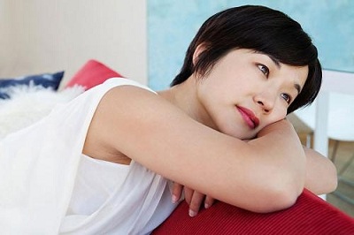 Nữ giới 3 tháng mới quot;đèn đỏquot;, có ảnh hưởng tới chuyện sinh con? - 2