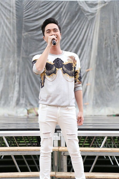 Nhật Tinh Anh trẻ trung, đối lập Quang Lê trầm ngâm khi tập luyện - 6