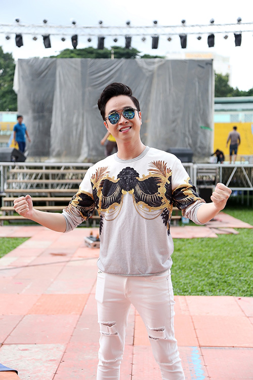 Nhật Tinh Anh trẻ trung, đối lập Quang Lê trầm ngâm khi tập luyện - 5