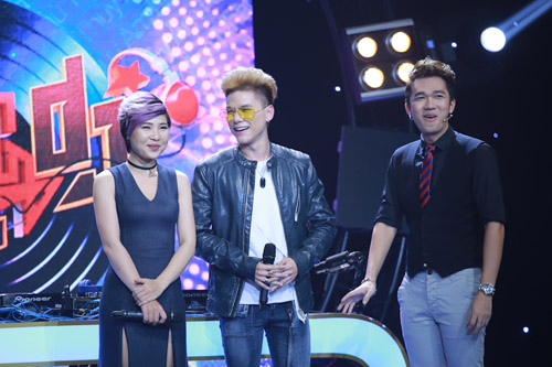 Tóc Tiên xinh đẹp bên cạnh quot;bạn trai tin đồnquot; trong đêm Chung kết Tài Năng DJ - 11