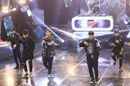 Tóc Tiên xinh đẹp bên cạnh quot;bạn trai tin đồnquot; trong đêm Chung kết Tài Năng DJ - 8