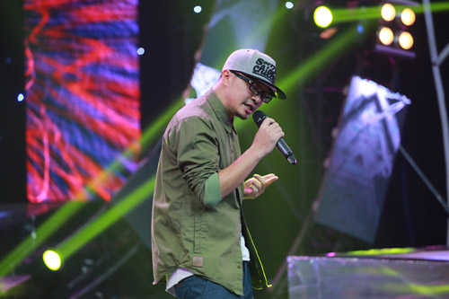 Tóc Tiên xinh đẹp bên cạnh quot;bạn trai tin đồnquot; trong đêm Chung kết Tài Năng DJ - 19