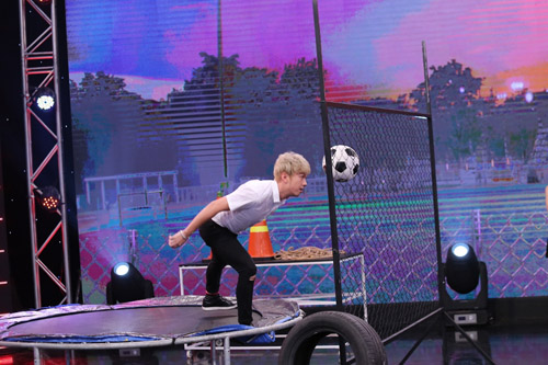 Không phải Bảo Anh, Hồ Quang Hiếu dẫn cô gái trẻ đẹp đi gặp Trấn Thành, Việt Hương - 11