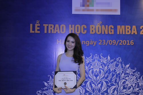 Á hậu Thụy Vân, MC Thu Hương nhận học bổng MBA ở mức cao nhất - 1