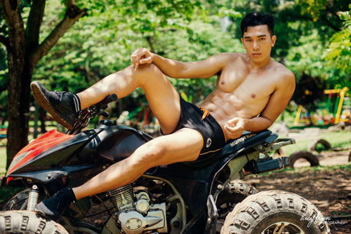 Ngọc Tình lọt Top 15 đồ bơi, khoe hình thể nổi bật giữa dàn mỹ nam quốc tế - 7