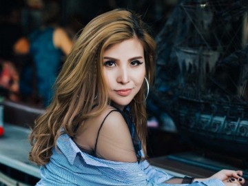 "Nữ hoàng Remix" Thúy Khanh trở lại đầy gợi cảm sau thời gian vắng bóng showbiz
