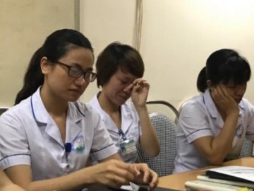 Vụ 8 người chết khi chạy thận: Cảm xúc vỡ òa của đồng nghiệp khi bác sĩ Lương được tại ngoại
