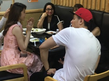 Thu Hằng lúng túng khi "đụng mặt" tình cũ Vĩnh Thụy ở bàn ăn