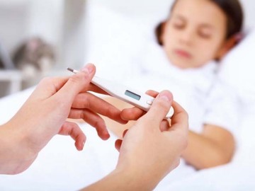 Dấu hiệu trẻ mắc sốt xuất huyết cần đưa ngay đến viện