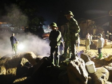 Lũ quét kinh hoàng tại Yên Bái: Xuyên đêm phá đá tìm kiếm 12 người mất tích