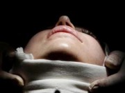 Tin tức - Người phụ nữ 59 tuổi phẫu thuật thẩm mỹ như gái 30 để trốn nợ