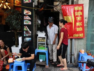 Cảnh sinh hoạt khó tin ở những con ngõ không bao giờ thấy mặt trời