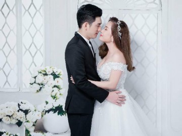 Chồng cũ Phi Thanh Vân hôn vợ sắp cưới đầy lãng mạn khi chụp ảnh cưới