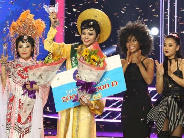 Hóa Hoài Linh, Jun Phạm giành Quán quân Gương mặt thân quen 2017 ẵm 700 triệu đồng