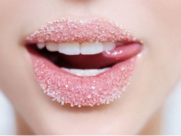 Tẩy tế bào chết cho môi cực đơn giản với những nguyên liệu sẵn có trong bếp
