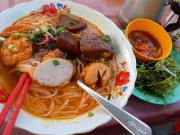 Món ngon Sài Gòn - [Video] Quán bún riêu có tuổi gần bằng một đời người giữa lòng Sài Gòn