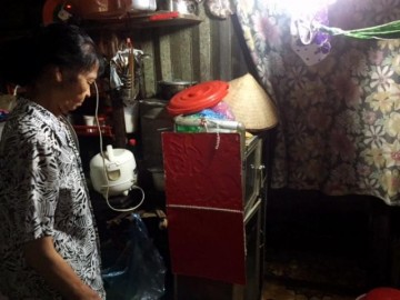 Chuyện khó tin về ngôi nhà trên nóc... toa-lét ở phố cổ Hà Nội