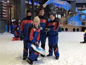 Lộ ảnh đại gia kim cương đi du lịch cùng vợ con sau khi chia tay Hồ Ngọc Hà