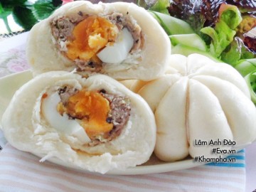 Cách làm bánh bao trứng muối ăn sáng chẳng cần ra hàng