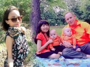 Bà bầu - Chuyện mang bầu song thai với chồng Tây như kỳ tích của mẹ Việt tí hon chỉ nặng 27kg