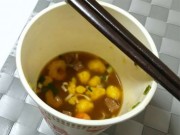 Bếp Eva - Chàng trai tận dụng nước thừa từ mì ăn liền nấu ra món mới ngon như nhà hàng