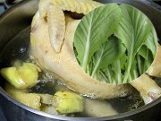 Bếp Eva - Nấu rau cải với nước luộc gà, vợ bị chồng hất đổ nồi canh vì "quê anh chẳng nấu thế"