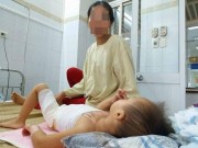 Tin tức - Bé gái 23 tháng tuổi bị bỏng nặng vì bà pha mỳ tôm để cạnh mép bàn