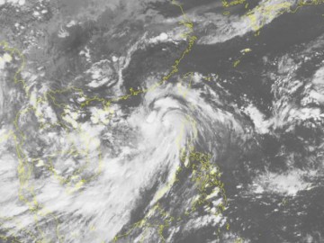 Bão số 7 di chuyển thần tốc, biển Đông xuất hiện thêm áp thấp nhiệt đới mới