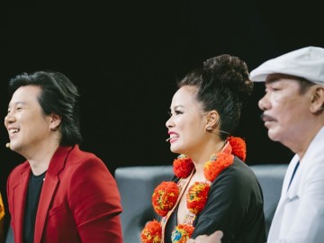 Nữ nghệ sĩ đoạt giải Emmy mặc trang phục độc đáo ngồi ghế nóng cùng Trần Tiến, Thanh Bùi