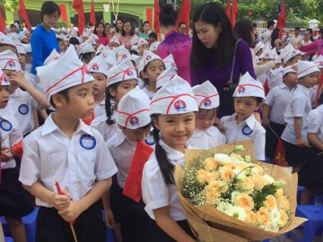 Facebook ngập tràn hình ảnh bố mẹ khoe con ngày khai giảng năm học mới