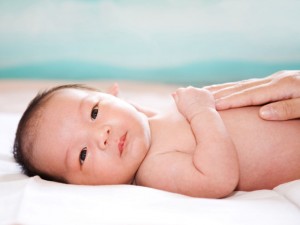 Trẻ bị nổi mề đay: Nguyên nhân phổ biến và cách xử trí thông minh của mẹ