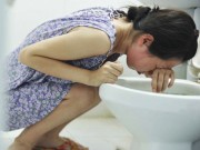 Bà bầu - Ốm nghén khủng khiếp tới mức nôn ói 80 lần/ngày, đã có lúc bà mẹ này muốn bỏ thai