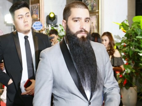 Xôn xao việc đạo diễn 'Kong: Skull Island' bị hành hung tại quán bar ở TP.HCM