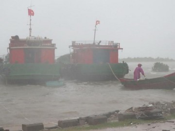 Bài thơ của người con Quảng Bình trong tâm bão số 10 gây xúc động