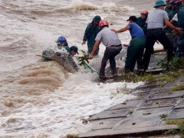 Cập nhật bão số 10 mới nhất: Bão chuyển hướng sang Lào, sắp suy yếu thành áp thấp nhiệt đới