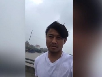 Quý Bình lao vào tâm bão, tường thuật trực tiếp sự khủng khiếp của bão số 10