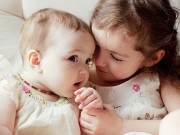 Làm mẹ - Nhà có thêm em: Đây là cách ứng xử khôn khéo bố mẹ nào cũng cần biết