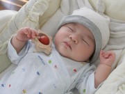 Làm mẹ - Trẻ 3 tháng tuổi ngủ mấy tiếng một ngày là bình thường?