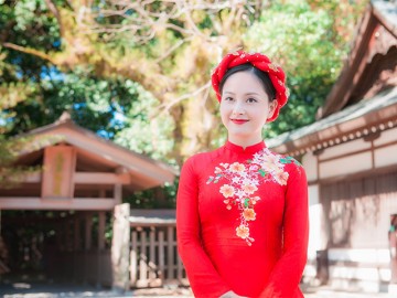 Lan Phương làm người dẫn chuyện đêm nhạc Trịnh trên hòn đảo huyền bí Nhật Bản