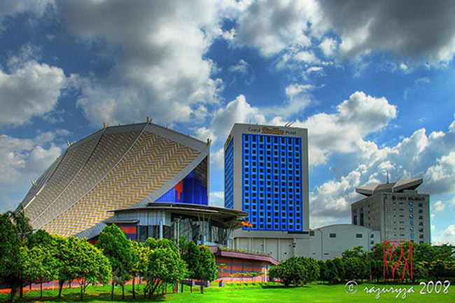 Toàn cảnh khách sạn Grand BlueWave Shah Alam, trung tâm Kuala Lumpur.
