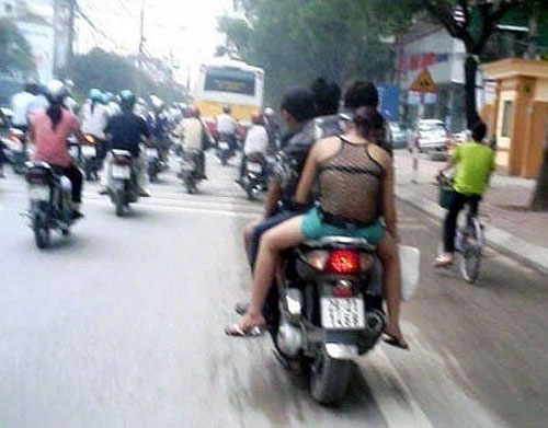 Choáng với váy áo trong suốt dạo phố của thiếu nữ Việt - 11