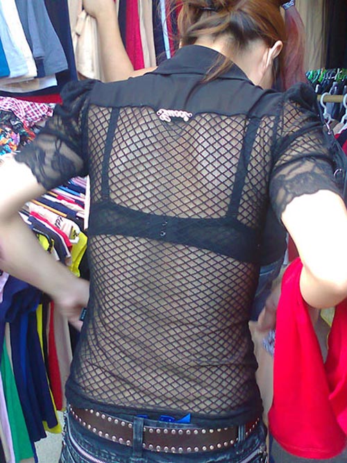 Choáng với váy áo trong suốt dạo phố của thiếu nữ Việt - 3